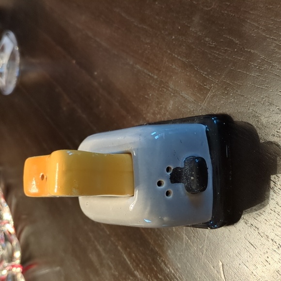 Salt & Pepper shaker set Bread and Toaster Kitschy Retro - Picture 2 of 6